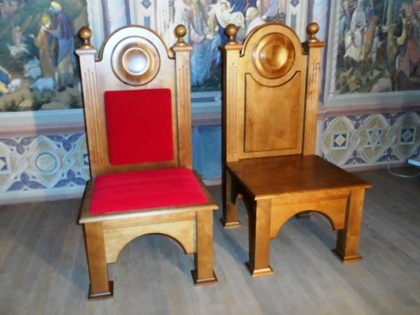 Chair-throne ass