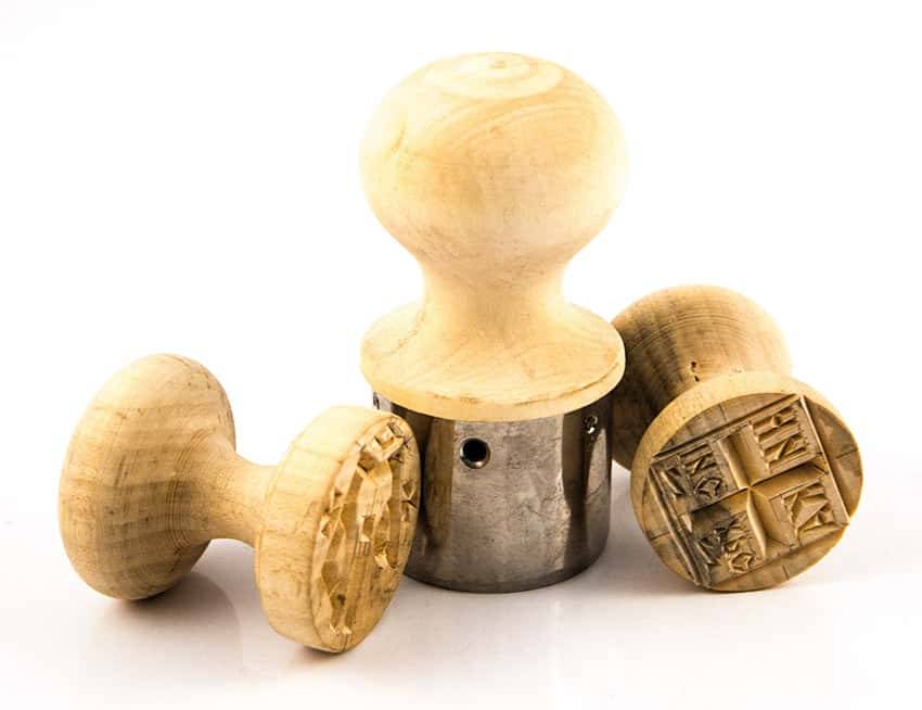 Набор для просфор, диаметр 40 мм . из нарезки и 2 деревянных печатей "Агничной" и "Богородичной", без каймы
