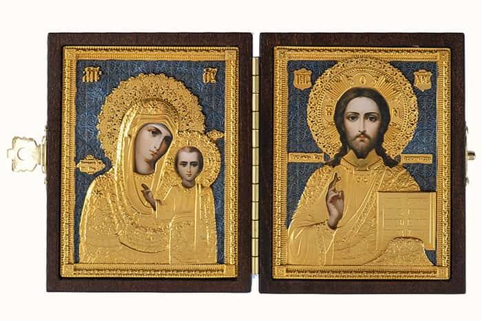 Складень деревянный с иконой Спасителя и Казанской иконой Божией Матери, золочение, латунь, эмаль, 5х6,5см, в коробке.