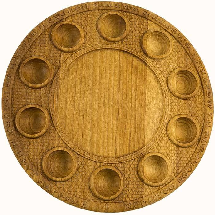 Подставка пасхальная - тарелка, деревянная, из бука, для 10 яиц и кулича, с вырезанным Тропарем, на ножках, диаметром 29 см, резьба на станке