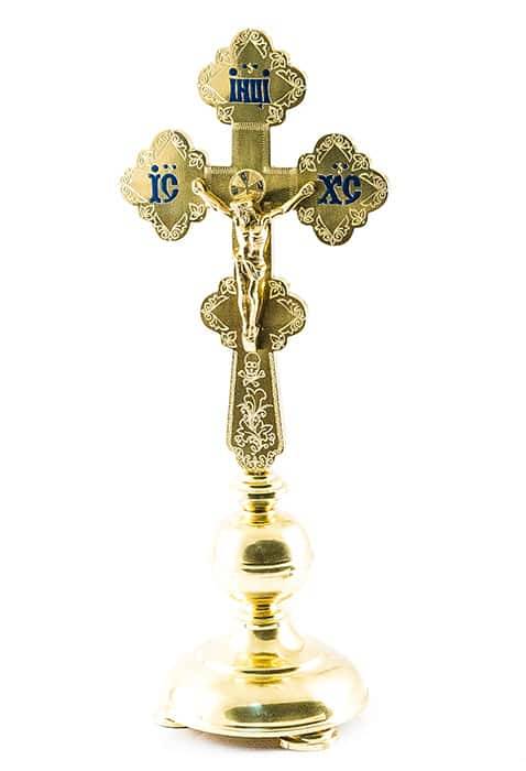 Крест напрестольный из латуни, с накладным распятием, форма "Трилистник", с гравировкой и эмалью, на подставке, высотой 49 см, № 14