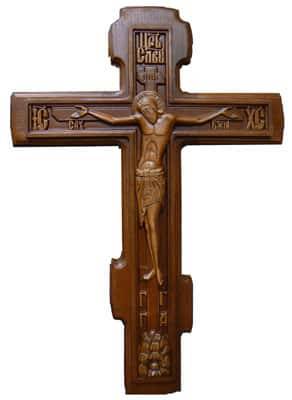 Ξύλινος σταυρός 17101, από δρυς, με σκαλιστό ένθετο φλαμούρι, ύψους 43 εκ.